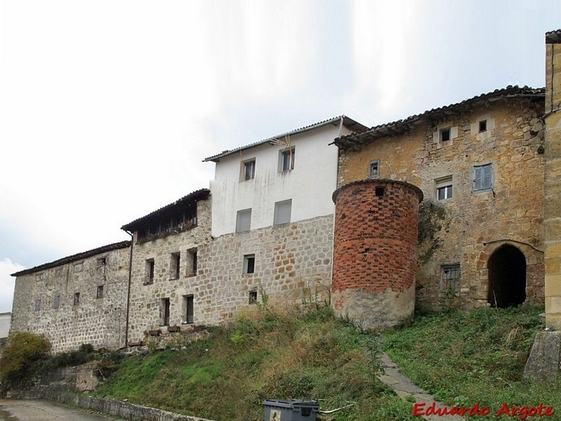 Muralla urbana de Kontrasta