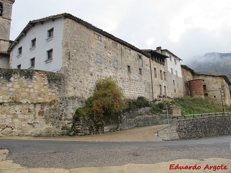 Muralla urbana de Kontrasta