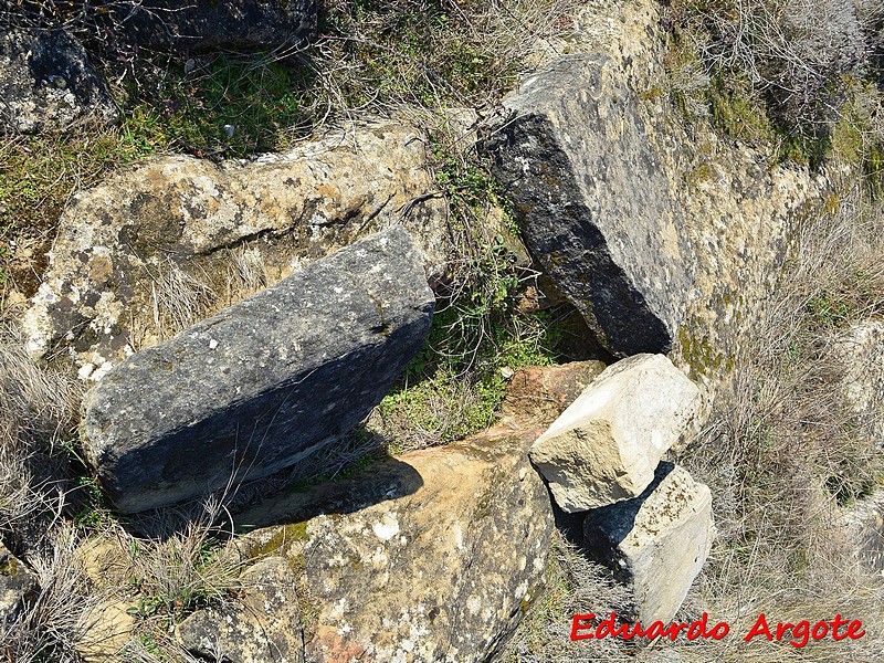 Tumbas antropomórficas de Labastida