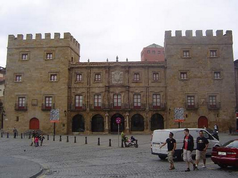 Palacio fortificado de Revillagigedo