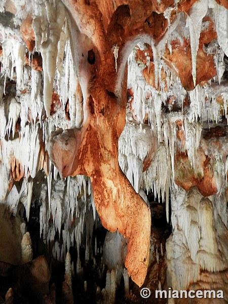 Cuevas del Cerro del Águila