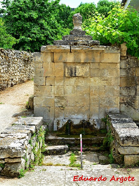 Fuente y abrevadero de Valpuesta