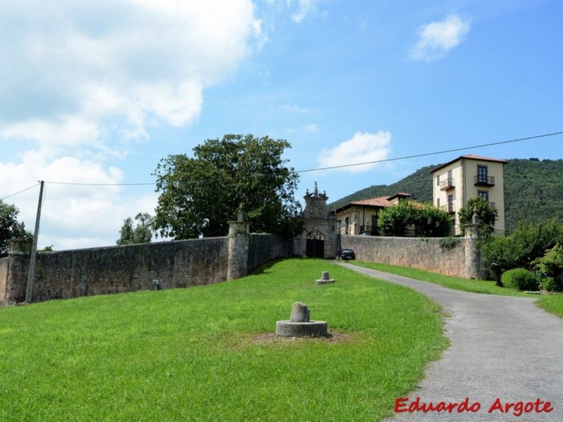 Casa de Cuetos y Torre de Sobremazas