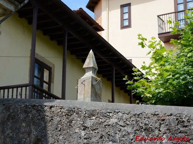 Casa de Cuetos y Torre de Sobremazas