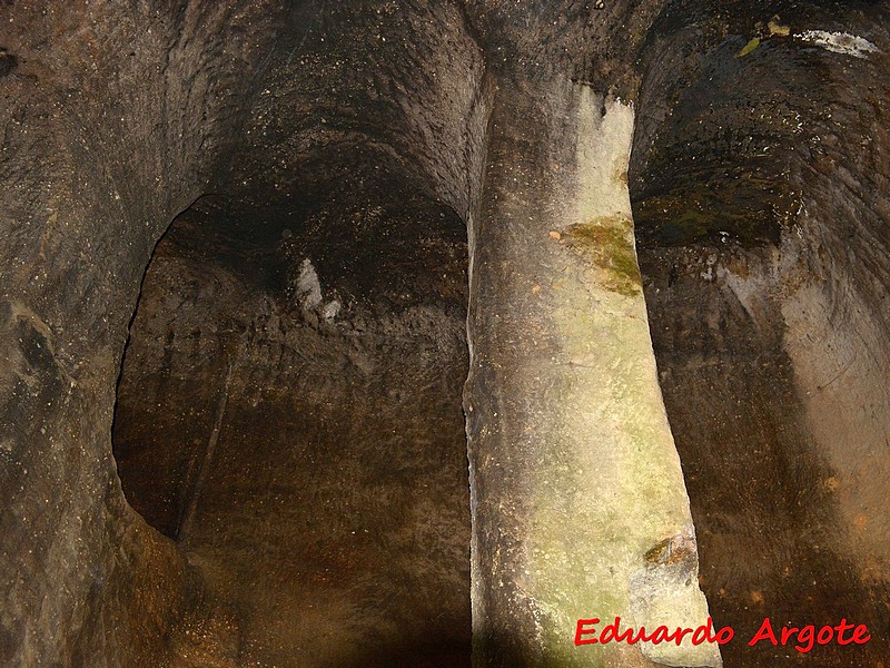 Ermita rupestre de Arroyuelos