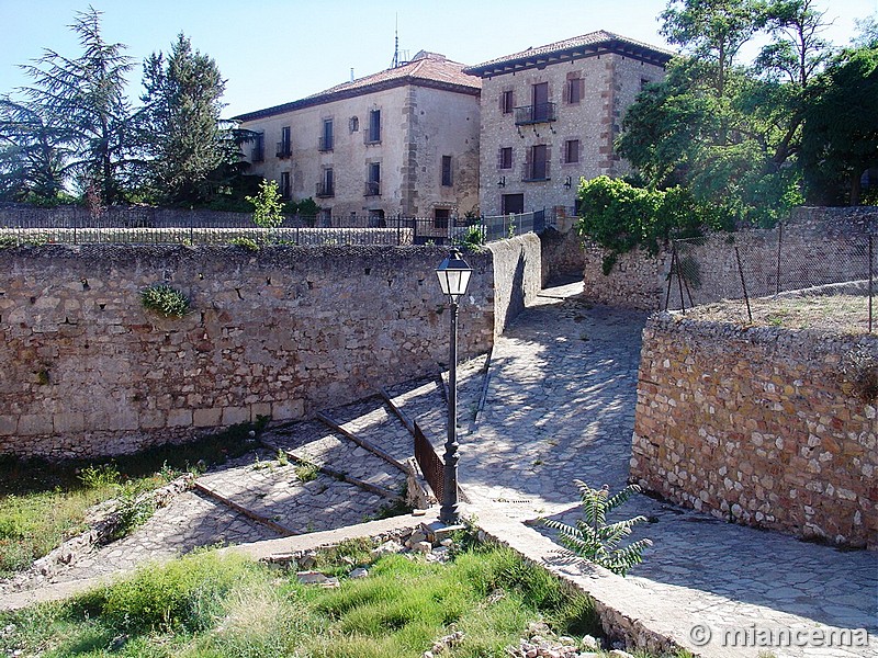 Arco de la Escuela Vieja