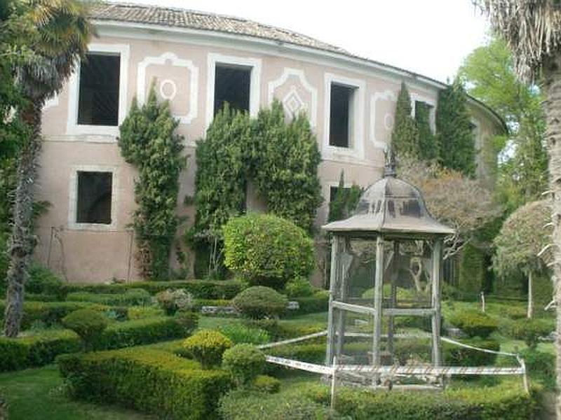 Real fábrica de Paños y Jardines Románticos