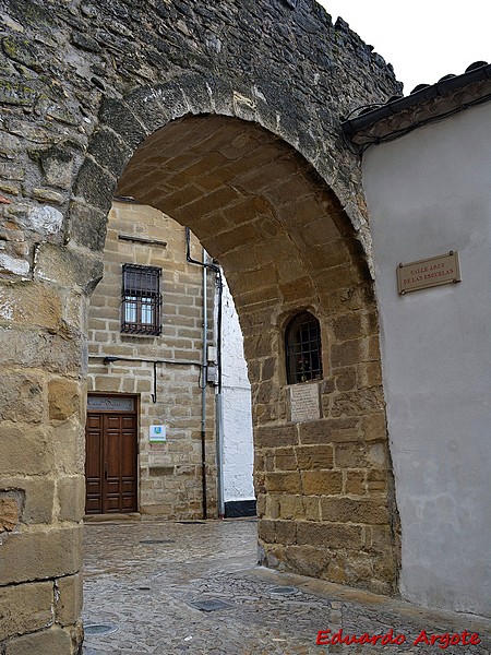 Puerta y Torreón del Barbudo