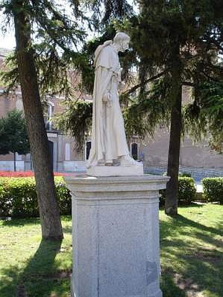 Monumento al Cardenal Cisneros