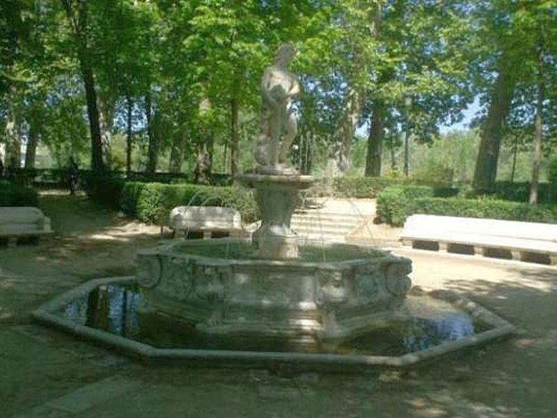 Fuente de Apolo en el Jardín de la Isla