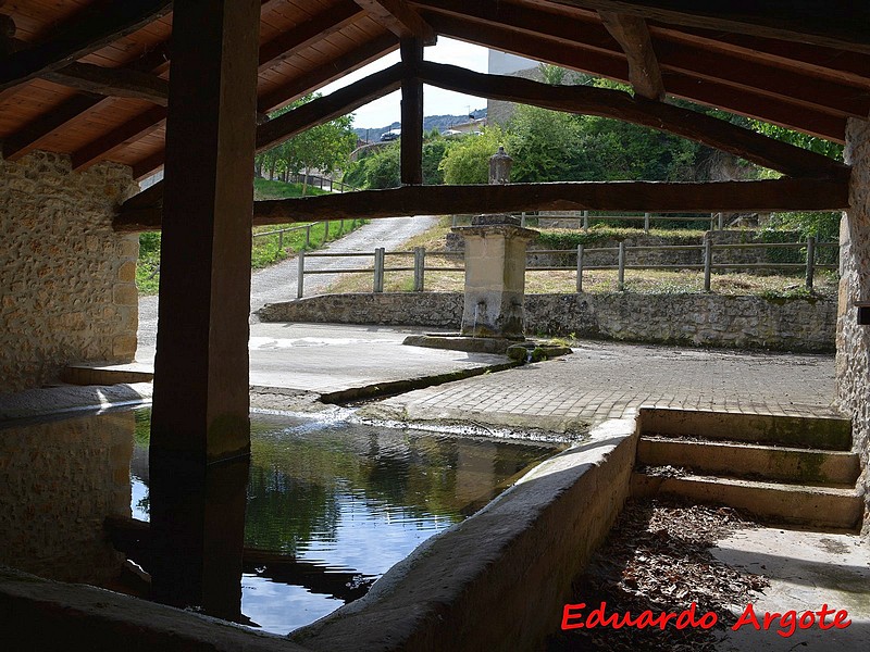 Lavadero y fuente de Cabredo