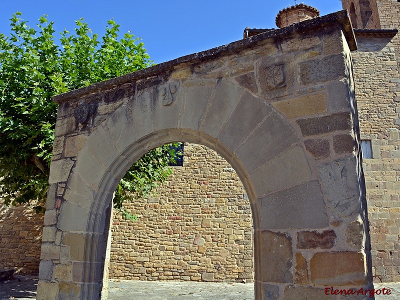 Iglesia fortificada de Santiago