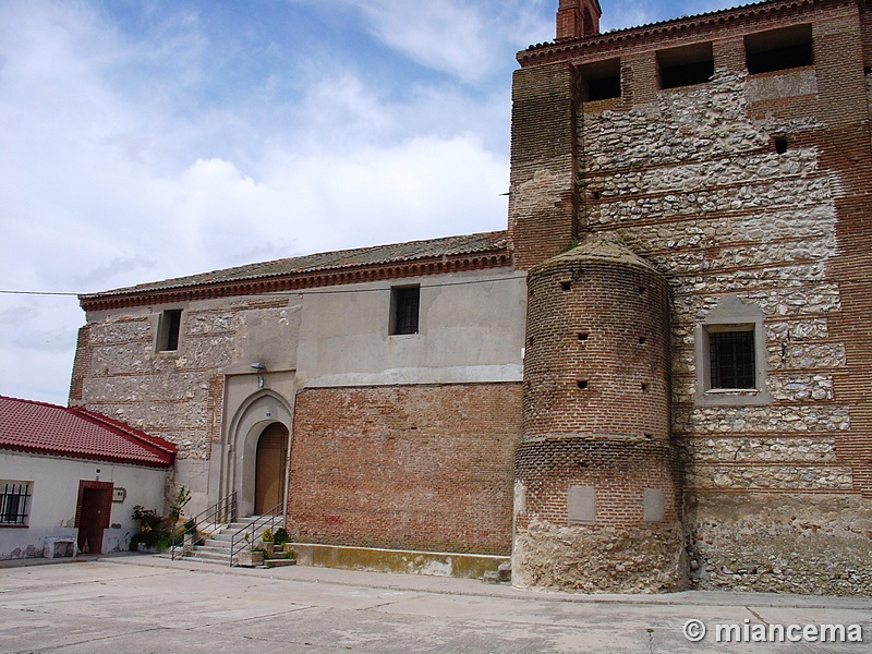 Iglesia fortificada de San Pedro Apóstol